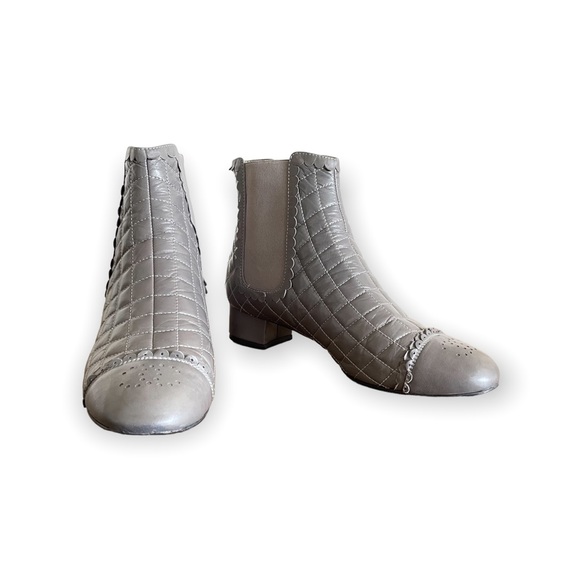 CHANEL Shoes - Picture 2 of 10